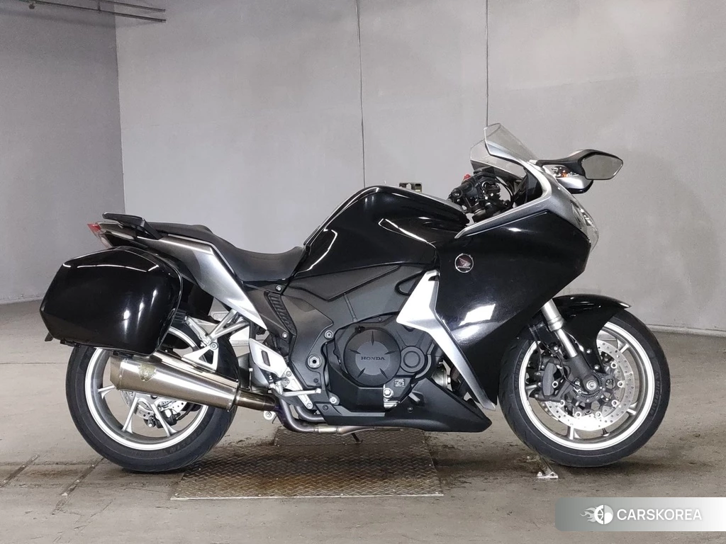 Проданный Honda VFR1200F 2011 из Японии