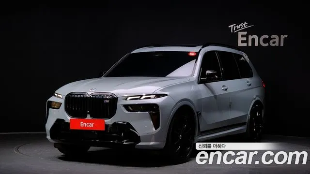 BMW X7 (G07) 2023 Светло-серебряный цвет из Кореи