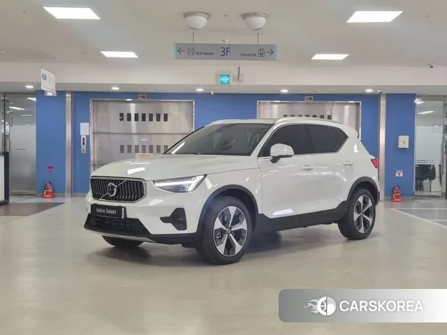 Volvo XC40 2025 Белый из Кореи