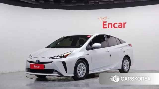Toyota Prius 4th Generation 2021 Белый из Кореи
