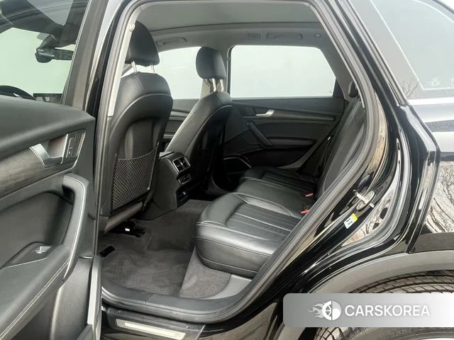 Audi Q5L 2021 Черный из Китая