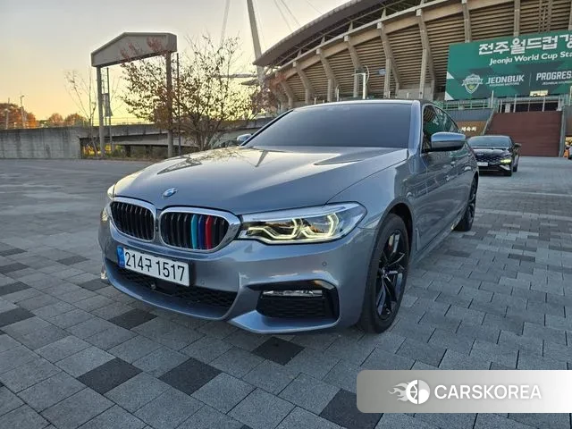 BMW 5 Series (G30) 2018 Серебристо-серый из Кореи