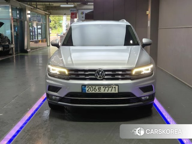 Volkswagen Tiguan second Generation 2018 Серебристо-серый из Кореи