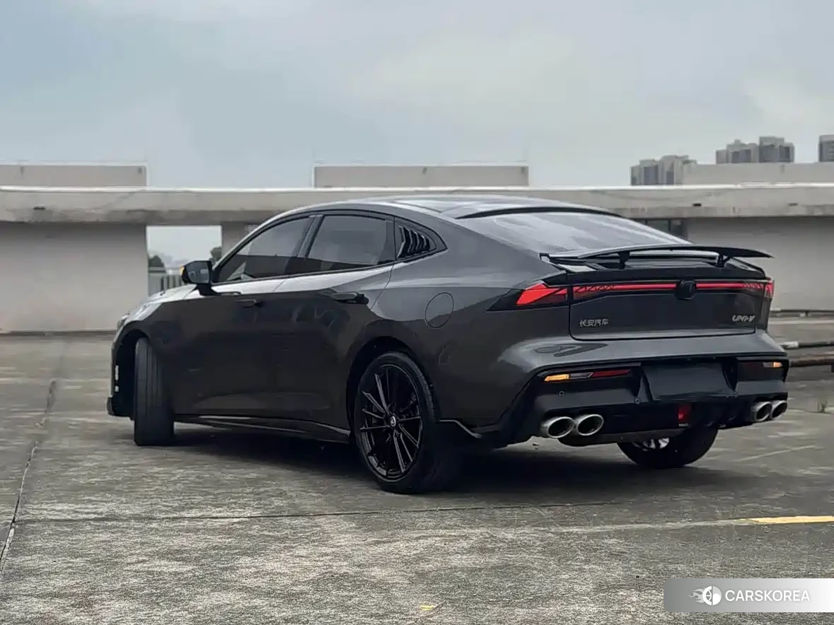 Chang'an Changan UNI-V 2024 Silver/gray из Китая