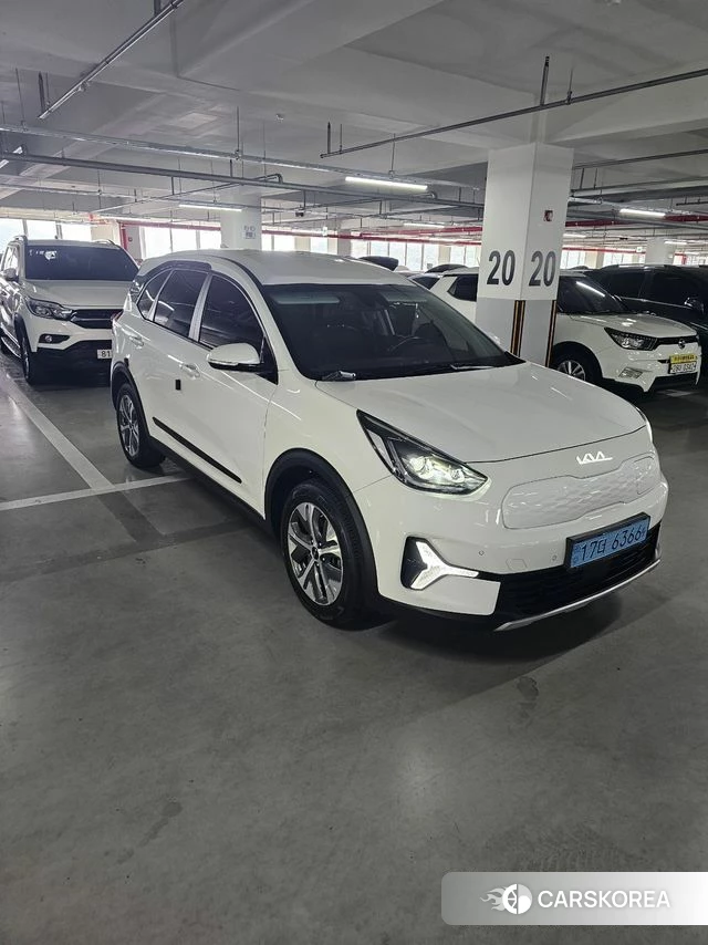 Kia Niro Plus 2022 Белый из Кореи