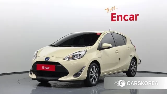 Toyota Prius C 2019 Белый из Кореи