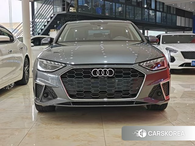 Audi A4L 2021 Темно-серый из Китая
