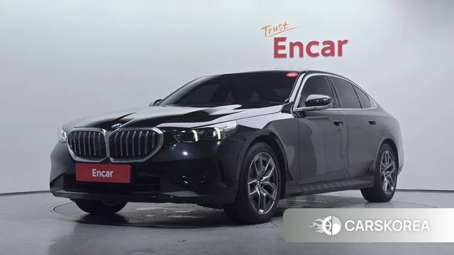 BMW 5 Series (G60) 2023 Черный из Кореи