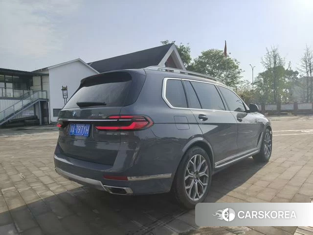 BMW X7 2023 Серебристо-серый из Китая