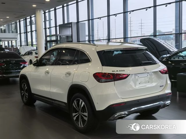 Mercedes-Benz GLA 2021 Белый из Китая