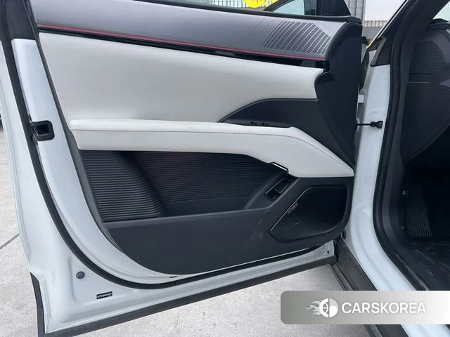 Extremely more 01 2026 Белый из Китая