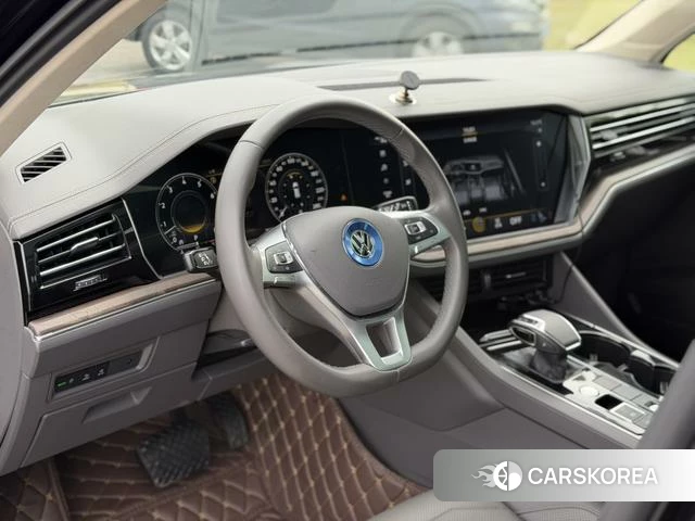 Volkswagen Touareg 2019 Черный из Китая
