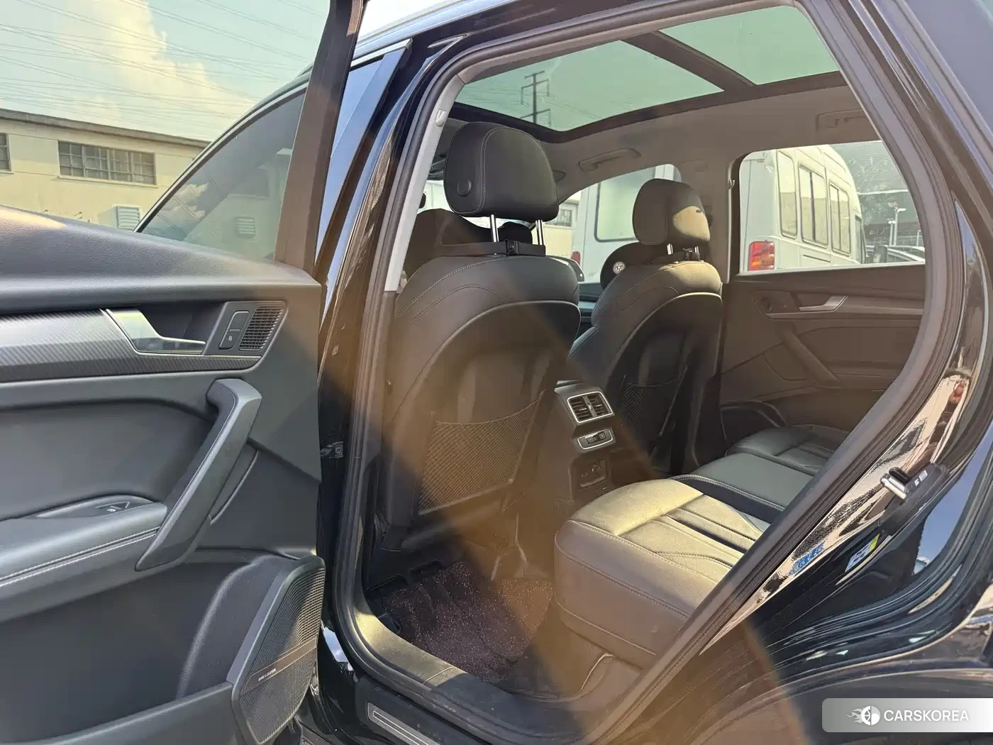 Audi Q5L 2021 Черный из Китая, фото 2