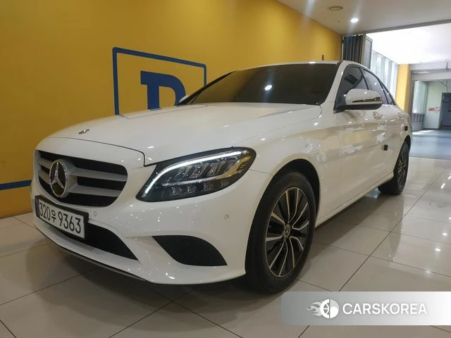 Mercedes-Benz C-Class W205 2019 Белый из Кореи