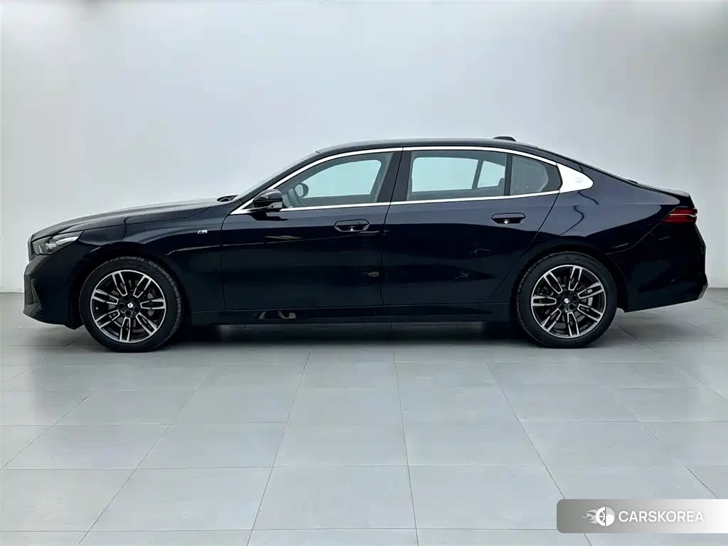 BMW 5 series 2026 Черный из Китая