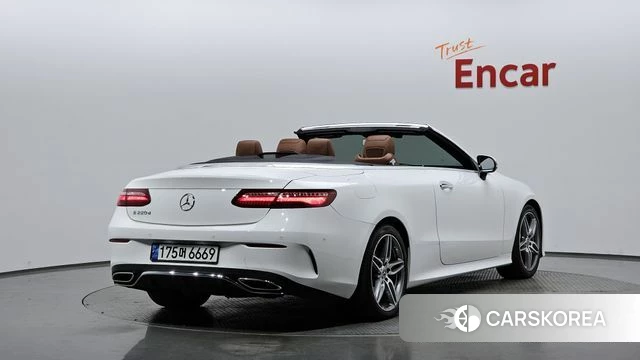 Mercedes-Benz E-Class W213 2018 Белый из Кореи