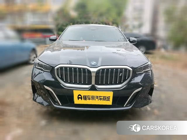 BMW i5 2025 Черный из Китая
