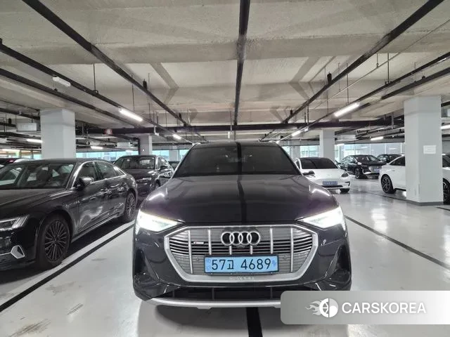 Audi e-Tron 2023 Черный из Кореи