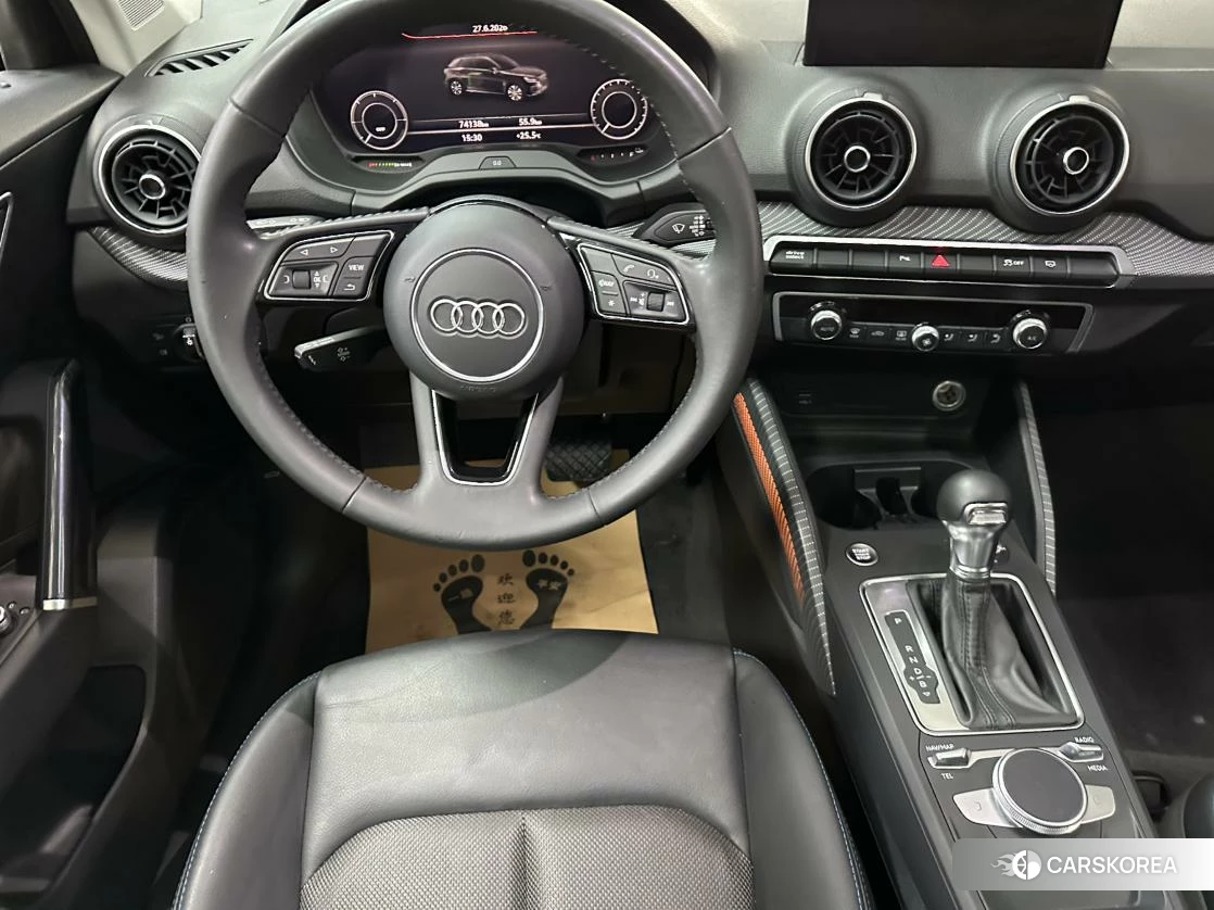 Audi Q2L 2019 Темно-серый из Китая