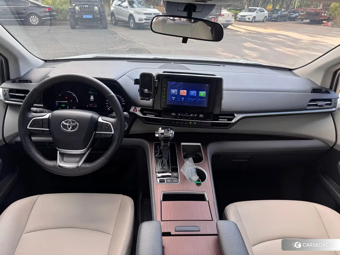 Toyota Sienna 2023 Белый из Китая