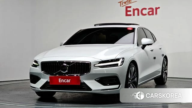 Volvo S60 3rd generation 2023 Белый из Кореи