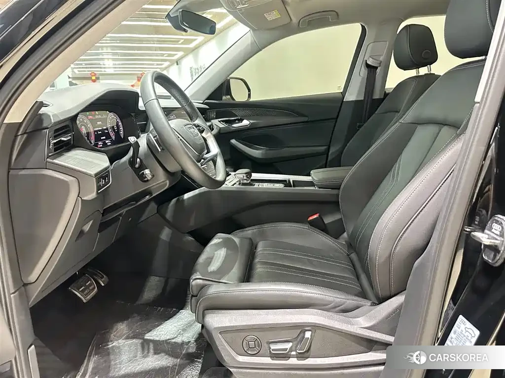 Audi Q6 2025 Черный из Китая