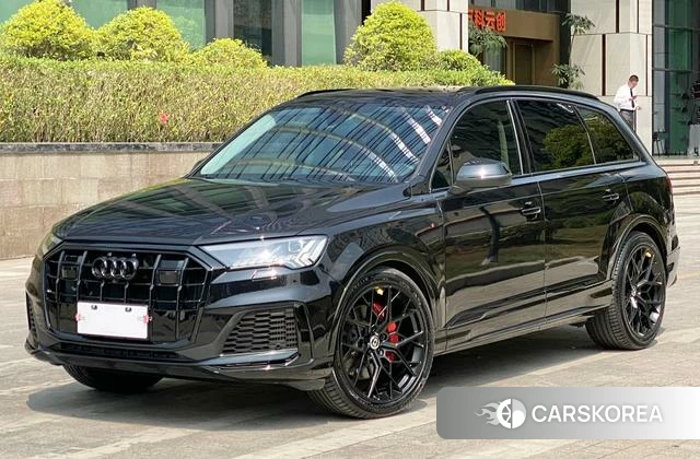 Audi Q7 2021 Черный из Китая