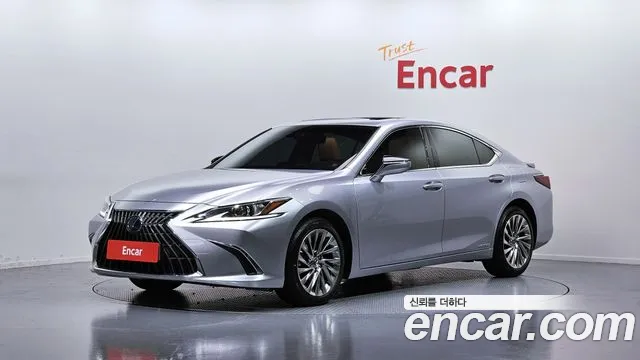 Lexus ES300h 7th generation 2022 Серебряный из Кореи