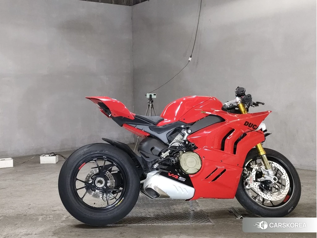 Проданный Ducati PANIGALE V4 S 2023 из Японии, фото 2