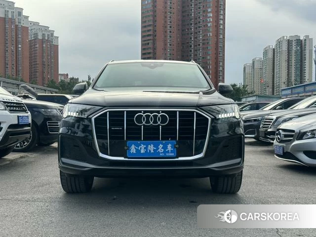 Audi Q7 2021 Черный из Китая