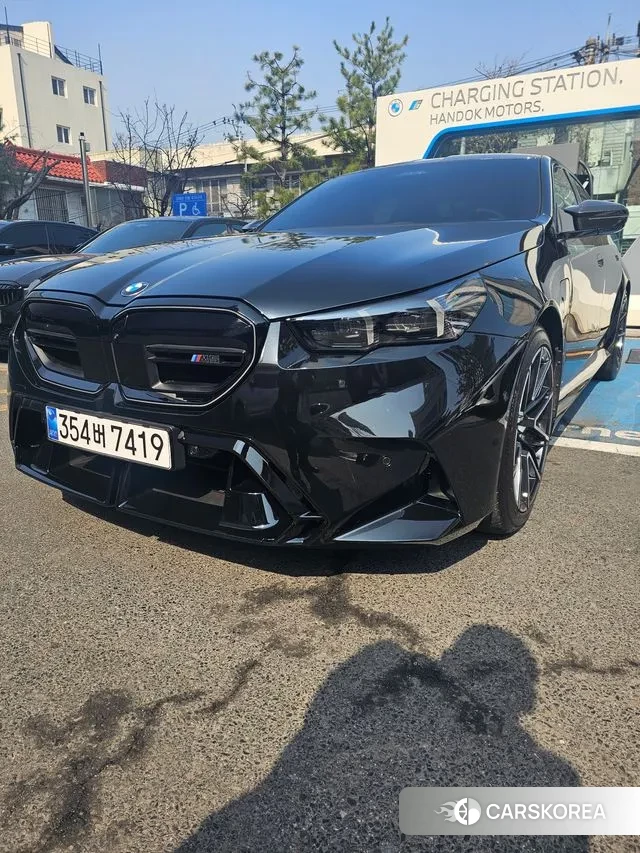 BMW M5 (G90) 2025 Черный из Кореи