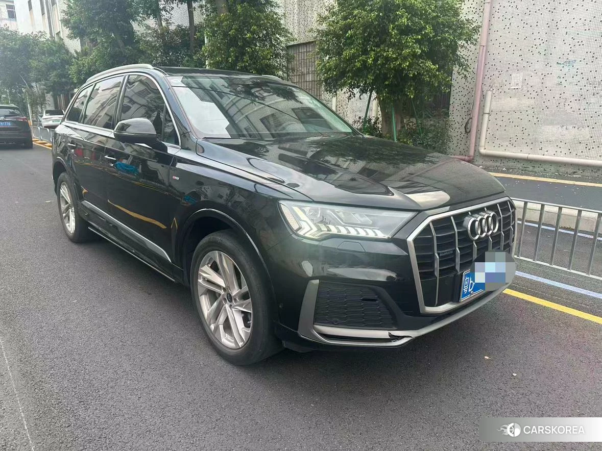 Audi Q7 2024 Черный из Китая