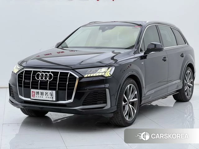 Audi Q7 2021 Черный из Китая