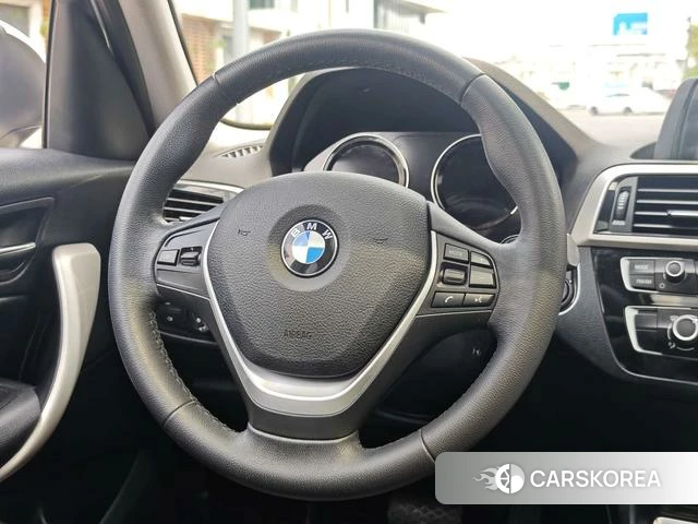 BMW 1 series (imported) 2019 Белый из Китая