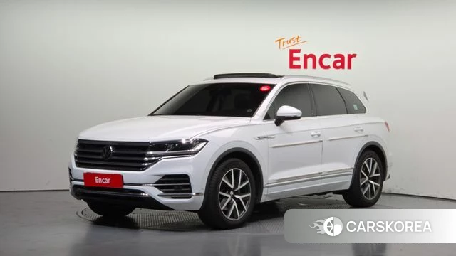Volkswagen Touareg 3rd generation 2021 Белый из Кореи
