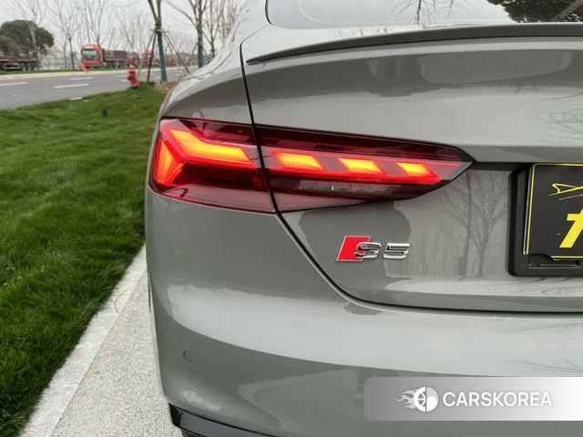 Audi S5 2021 Темно-серый из Китая
