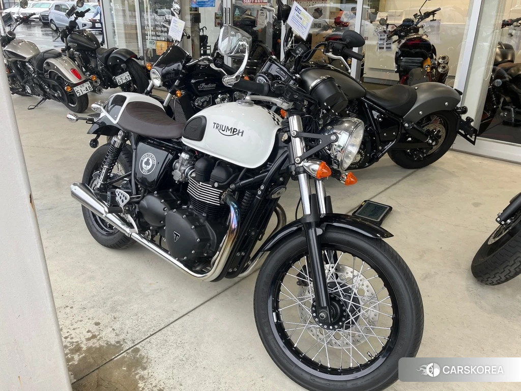 Проданный Triumph TRIDENT 900 2015 из Японии