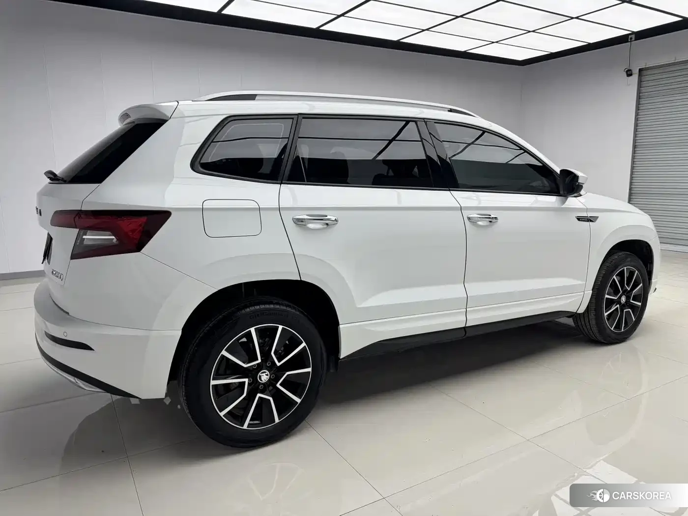 Skoda Karoq 2023 Белый из Китая