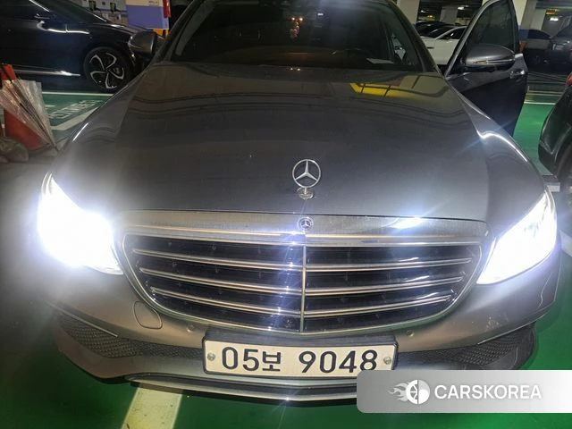 Mercedes-Benz E-Class W213 2018 Серый из Кореи