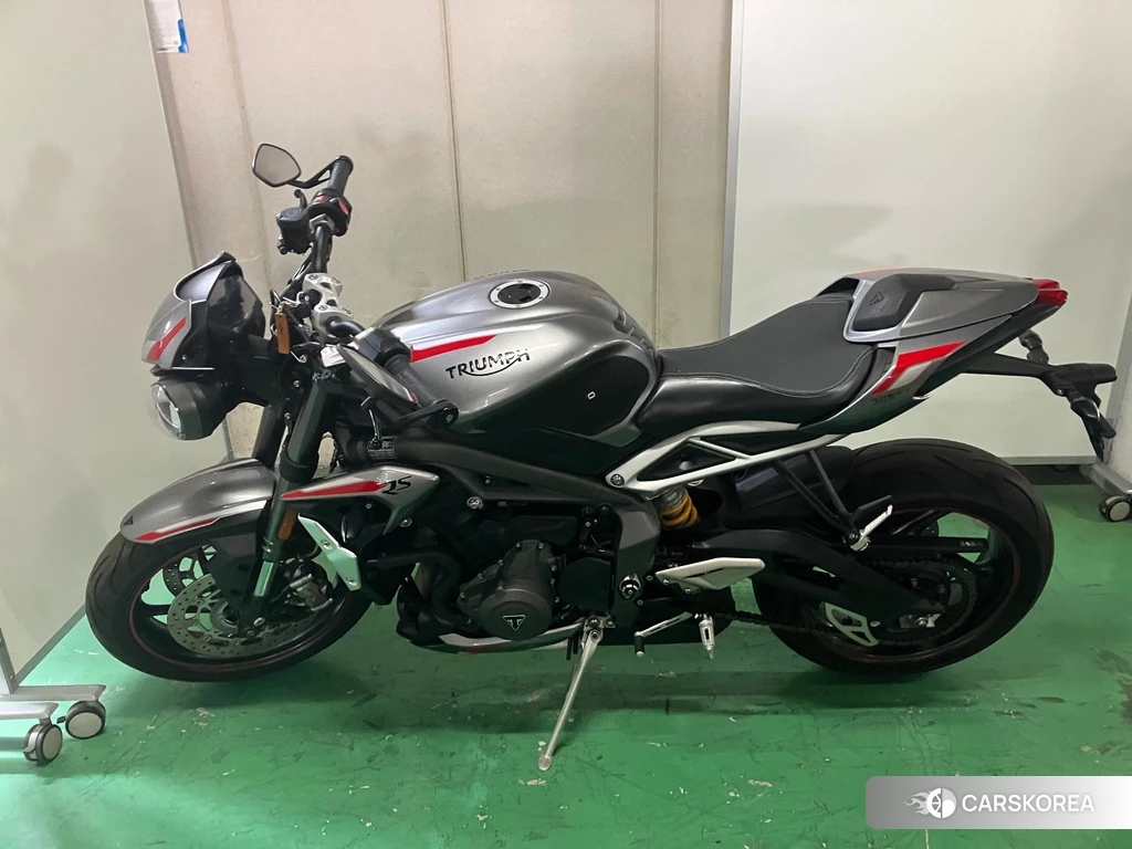 Проданный Triumph STREET TRIPLE 765 RS 2021 из Японии, фото 2
