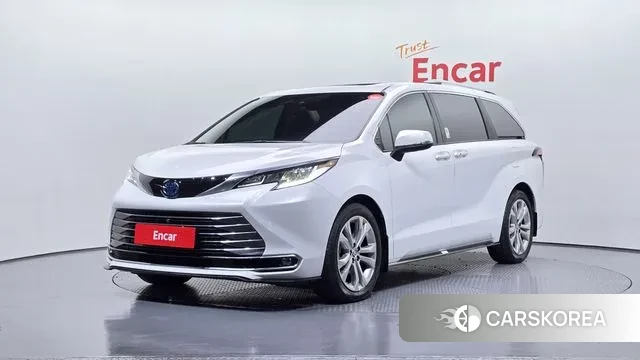Toyota Sienna 4th Generation 2022 Белый из Кореи