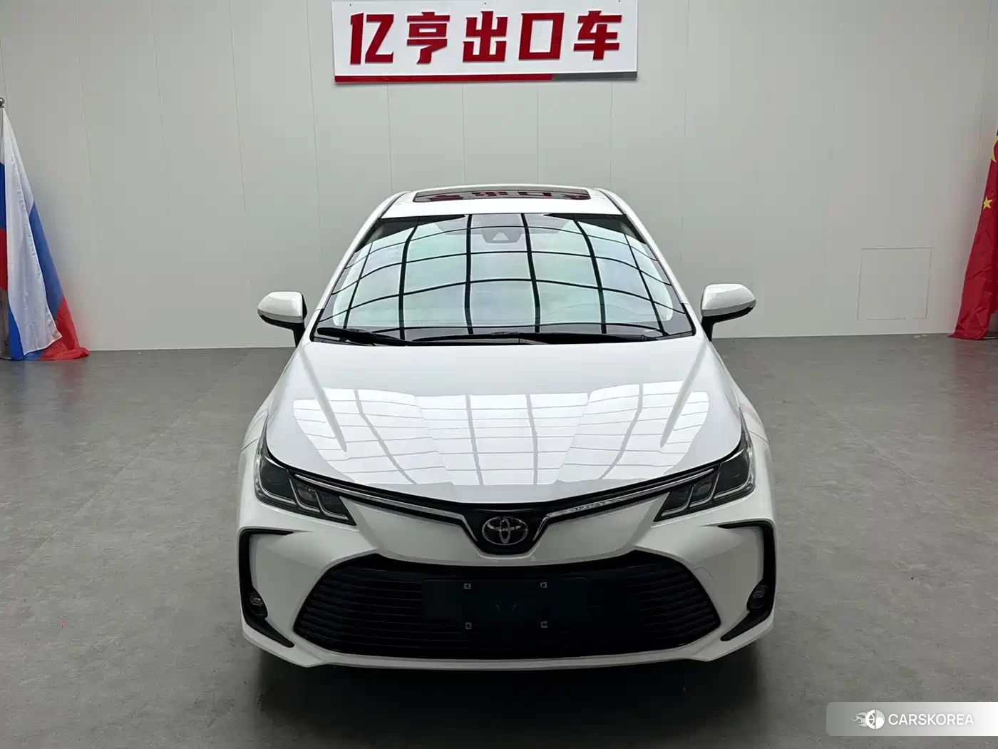 Toyota Corolla 2023 Белый из Китая