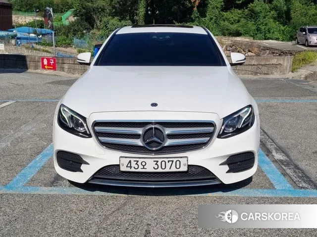 Mercedes-Benz E-Class W213 2018 Белый из Кореи