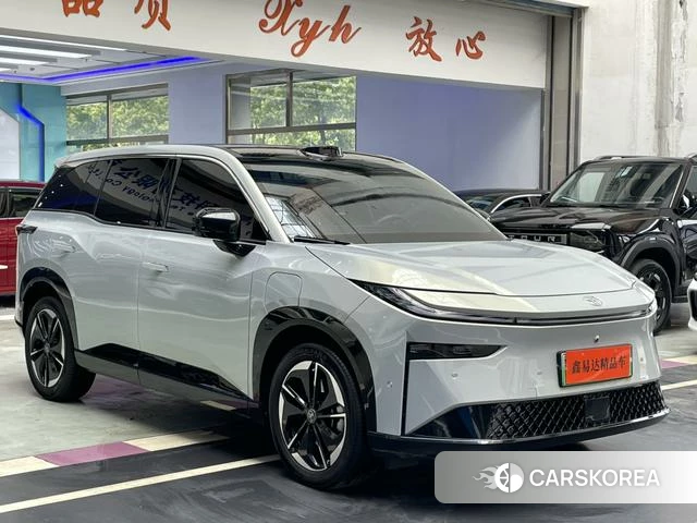 Toyota Platinum Wisdom 3X 2025 Серебристо-серый из Китая