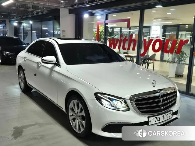 Mercedes-Benz E-Class W213 2018 Белый из Кореи