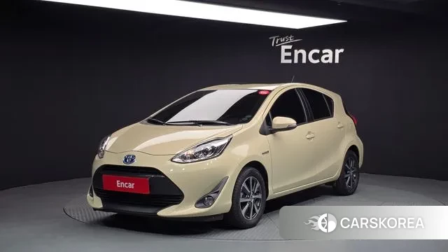 Toyota Prius C 2018 Жемчужный цвет из Кореи