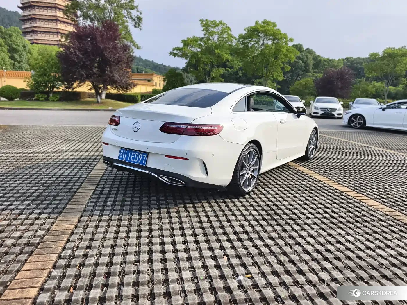 Mercedes-Benz E-Class 2021 Белый из Китая