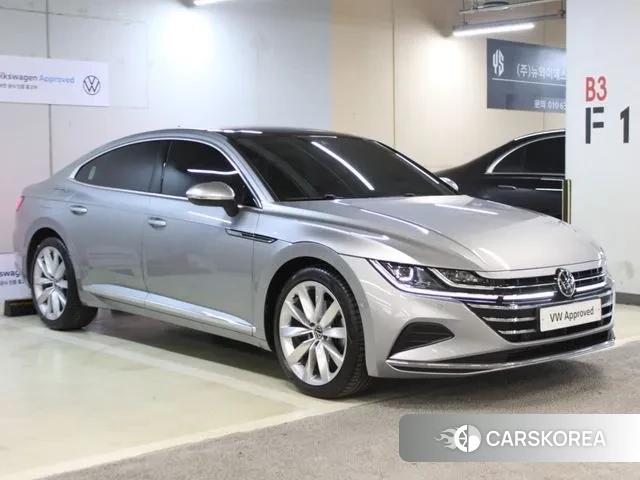 Volkswagen Arteon 2023 Серебристо-серый из Кореи