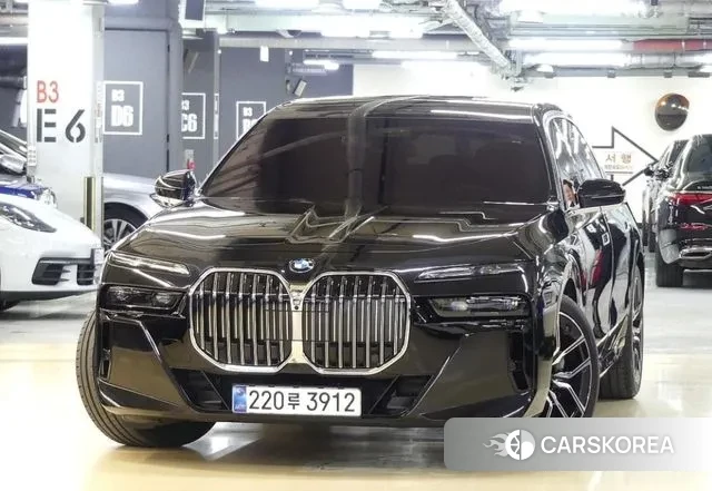 BMW 7 Series (G70) 2025 Черный из Кореи