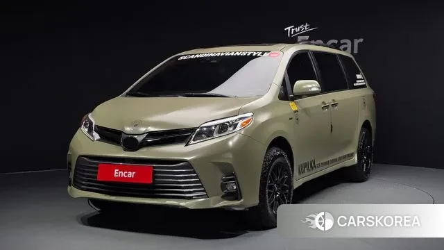 Toyota Sienna 2018 Светло-зеленый из Кореи